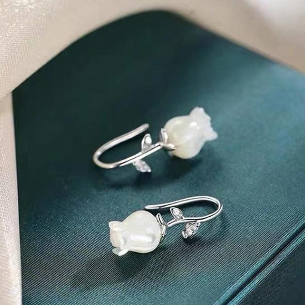 Women's Silver Drop White Hook Earrings [Silver Needle]