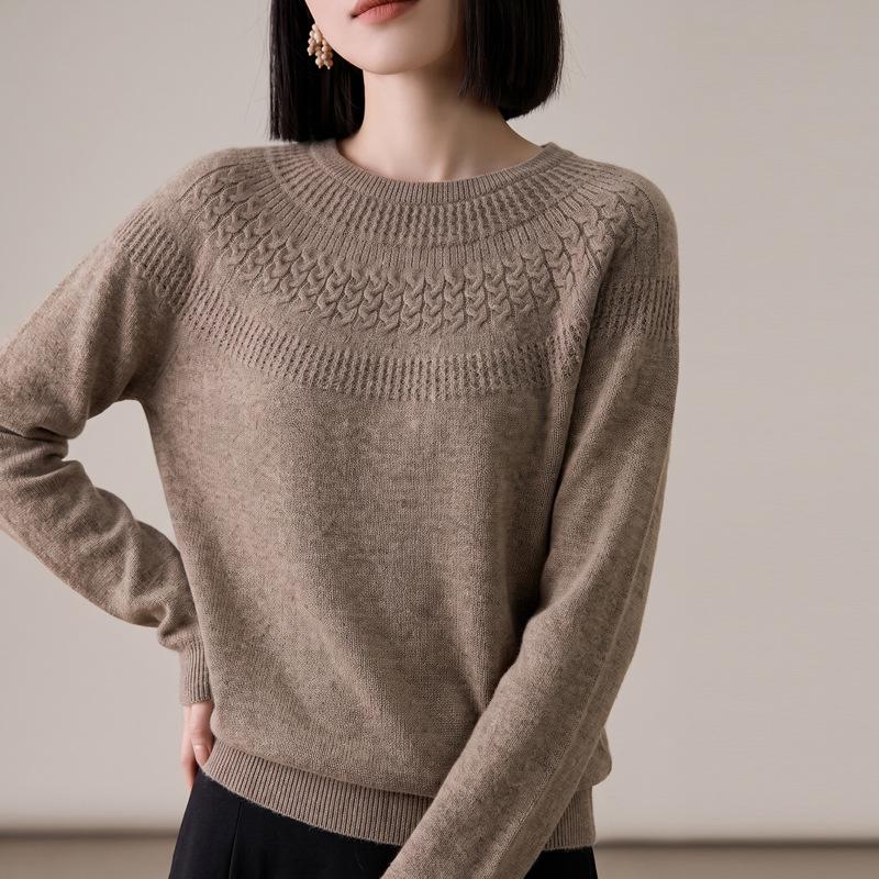 Women's Autumn Cable Knit Round Neck Pullover Sweater