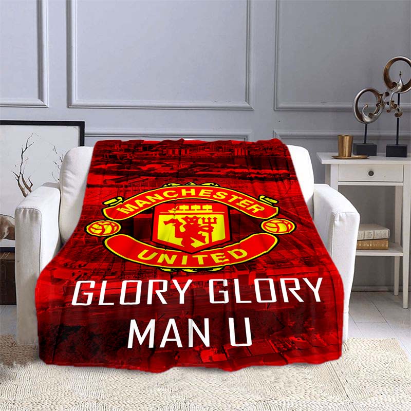 Football-themed Flannel Blanket for Living Room and Bedroom, Featuring The Manchester United Football Club Logo Print.