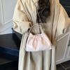 Kleine Tasche plissierte Kettenhandtasche Damen Frühherbst neue Mode Pendler Schulter Umhängetasche