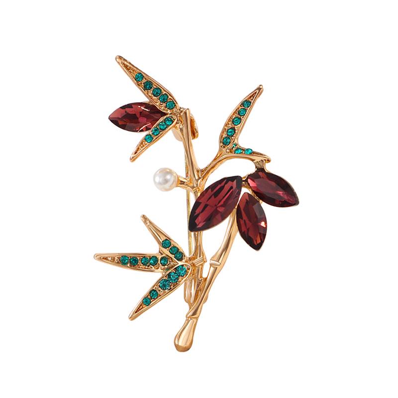 Elegante Blumige Bambus Brosche - Luxuriöse Rote Blume Corsage Anstecknadel für Damen