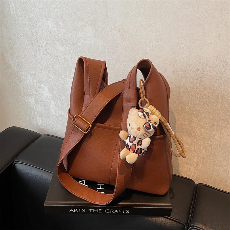Ielgy Soft Leather Lazy Style Tote Bag Ladies Retro Commuter Underarm Large Capacity Fashion Bucket Bag