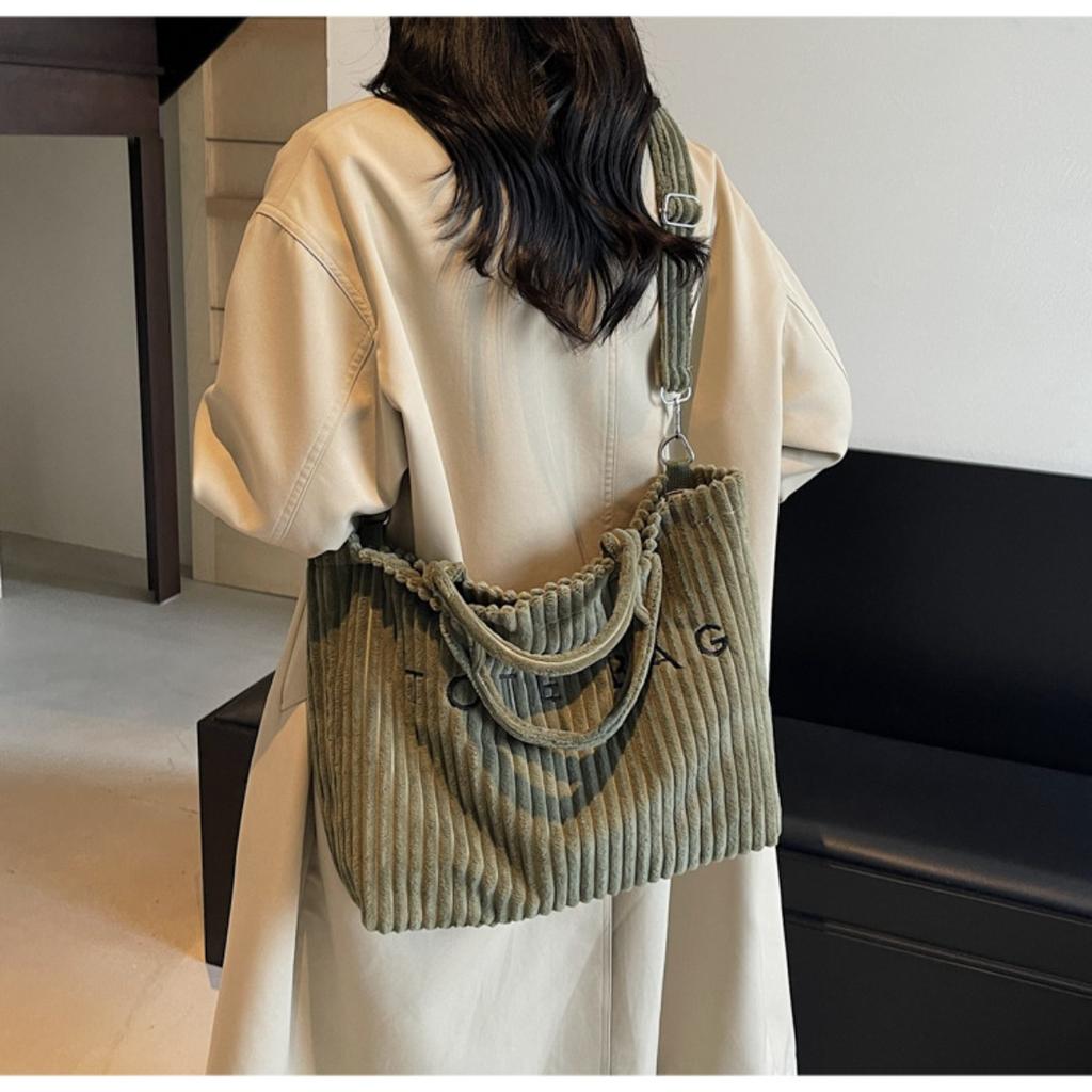 Schultertasche mit großem Fassungsvermögen, Damen-Schultertasche, Beliebte und vielseitige gestreifte Samt-Damentasche, Tragetasche mit Buchstaben