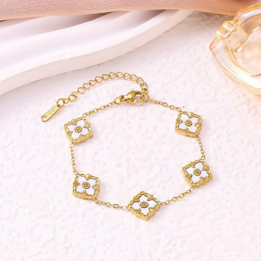European Three-Piece Jewelry Set: Retro Black Gold Four-Leaf Clover Necklace, Earrings, and Bracelet
