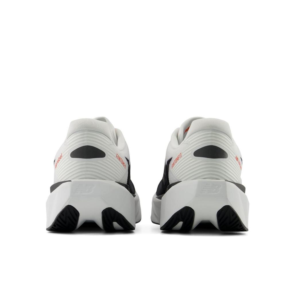 Pánske bežecké topánky New Balance FuelCell Rebel v5 MFCX93C Šírka D