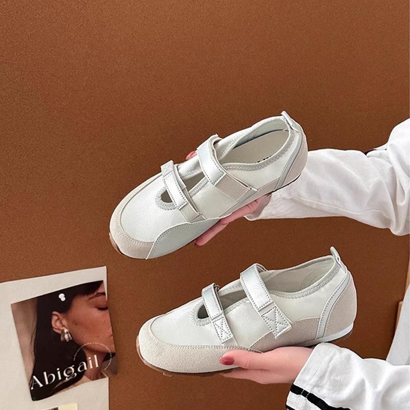 Retro hollow Mary Jane shoes, a pair of Velcro ballet casual shoes, summer soft soles are not tired, thin flat-soled single shoes