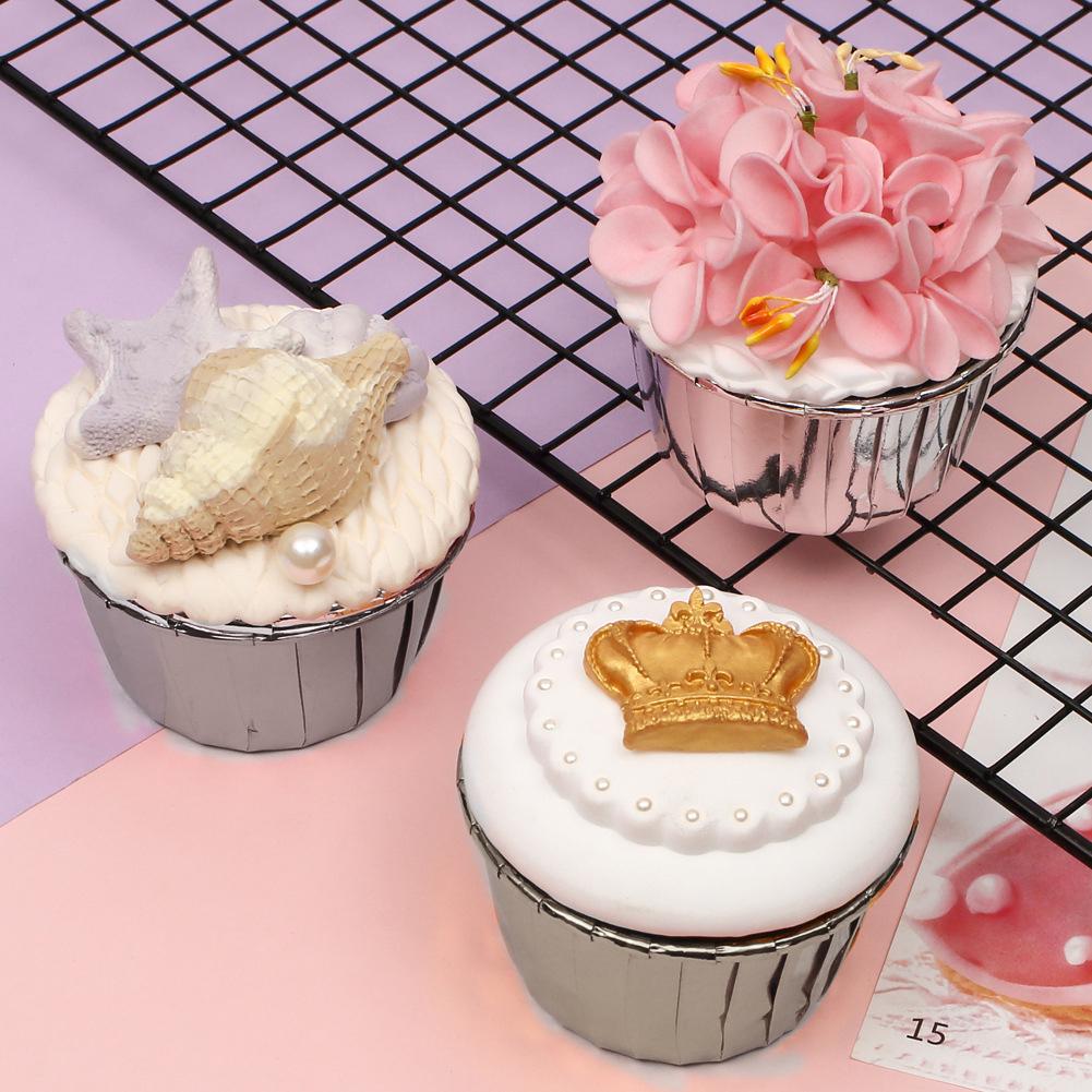 50 Bucăți Pahar de Hârtie Ondulat Față-Verso Rezistent la Căldură pentru Patiserie Copt Brioșe Prăjituri(Argint )