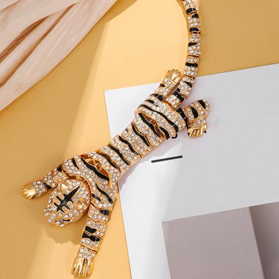 Yousheng Brooch Pin Shiny Rhinestones Inlaid Tiger Shape Badge Rust-Resistant Lightweight Bendable Tiger Brooch Fashion Accessories
