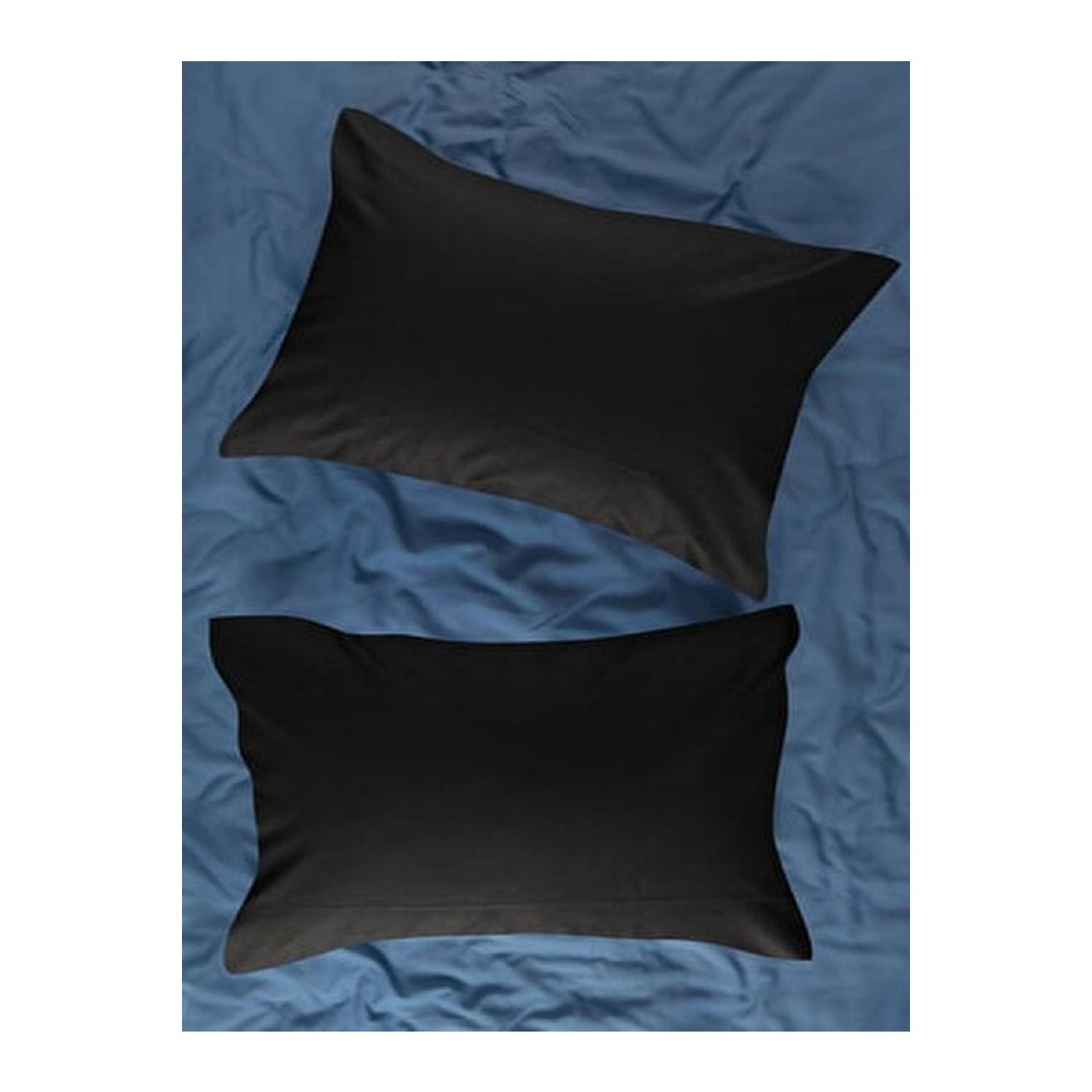 

Черная наволочка из двух предметов, специальный размер 50*80