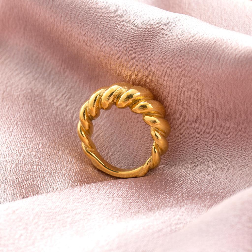 French Retro Titanium Steel Twist Ring Women's Croissant Ring Niche Premium