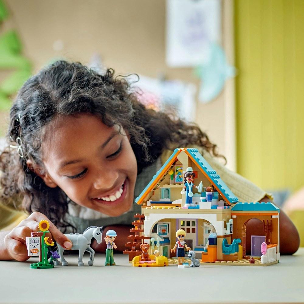LEGO Friends Animal Hospital and Pets Toy Set 42651 Building Blocks for Kids 7-9 Years Role Play Animals Living Creatures Gift