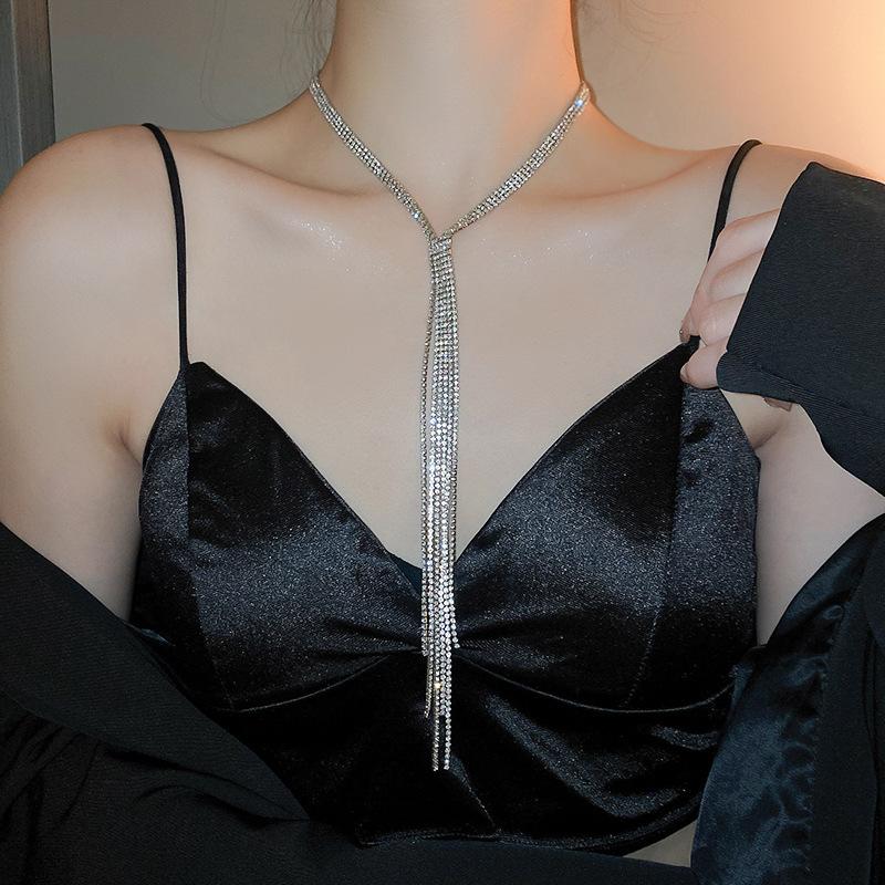 Collana girocollo multistrato con frange incastonata di diamanti in stile lusso leggero, collana a catena per clavicola esagerata personalizzata in stile europeo e americano