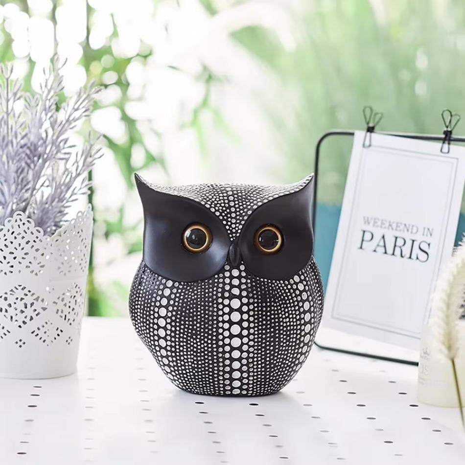 Resin Owl Statue Living Room Decoration Accessories Desk for Home Figurines & Miniatures Desktop Ornament