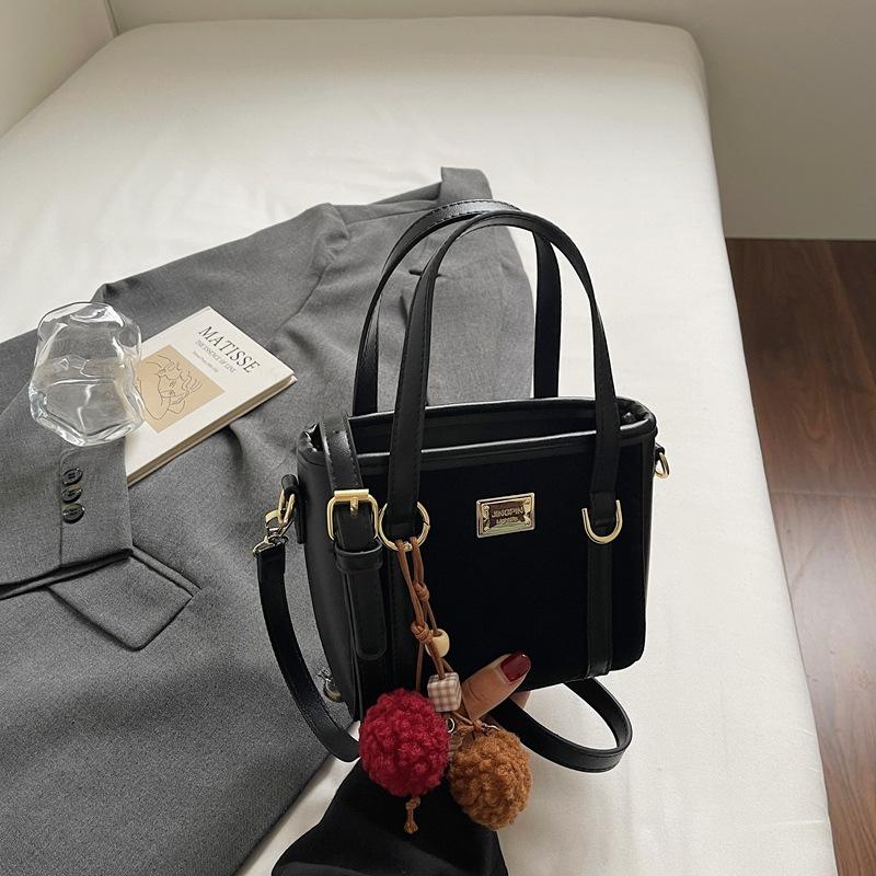 

Fashion casual messenger bag 2025 autumn new niche trendy portable bucket bag simple shoulder bag underarm bag