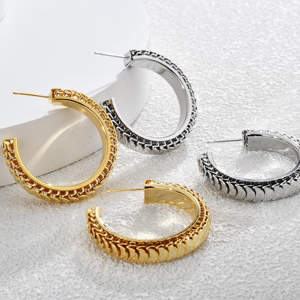Exaggerated Scale C-Shape Hoop Earrings - Ins Style Light Luxury Statement Earrings for Women