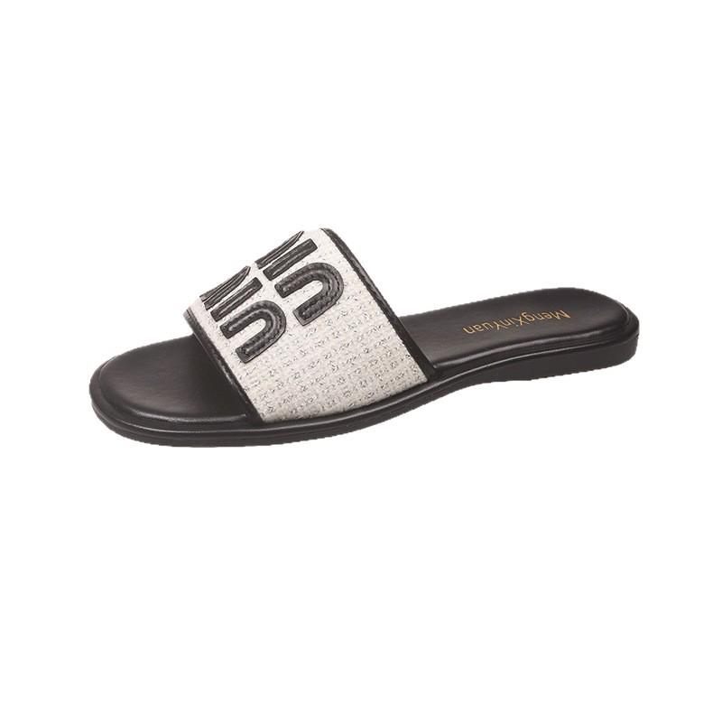 Dámské boty 2025 nové letní nošení francouzské malé sandály plážové sandály s plochou podrážkou a malým voňavým větříkem jednoslovné pantofle