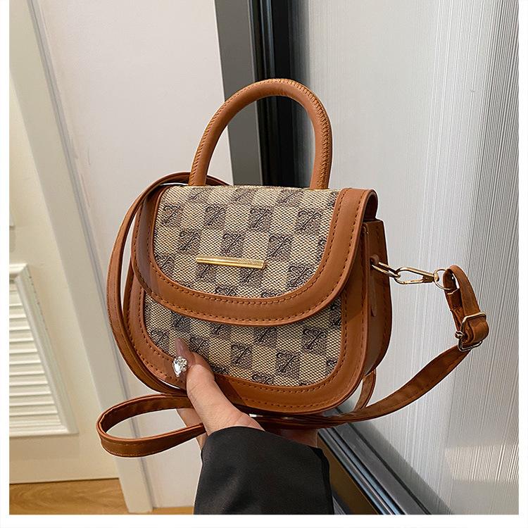 Small Bag Women's Bag 2025 New Autumn Casual Fashion Messenger Bag Casual Simple Portable Shoulder Bag Small Square Bag