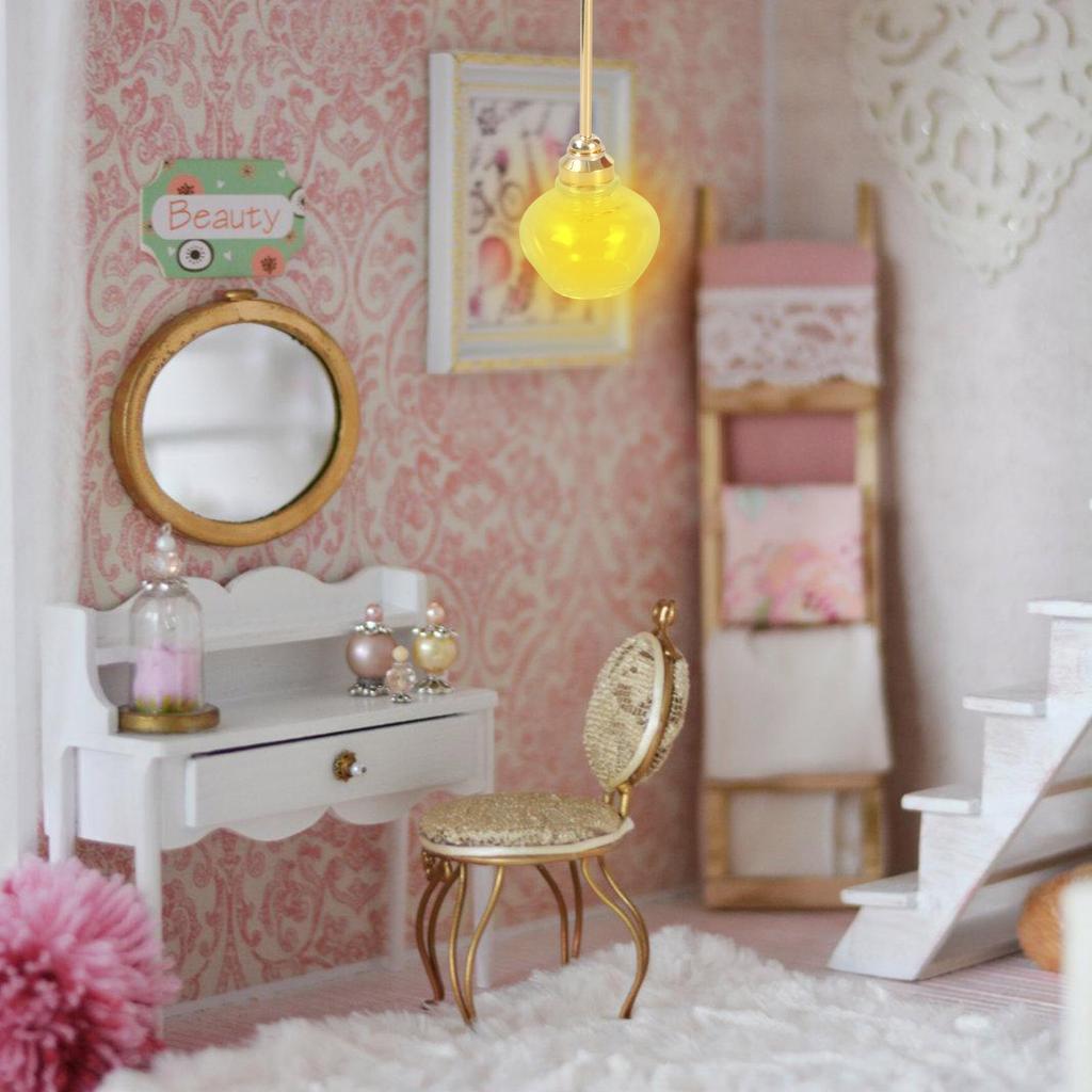 Puppenhaus Deckenleuchte im Maßstab 1:12 mit großem Glasschirm für Miniatur-Wohndekoration und realistischen Lichteffekt