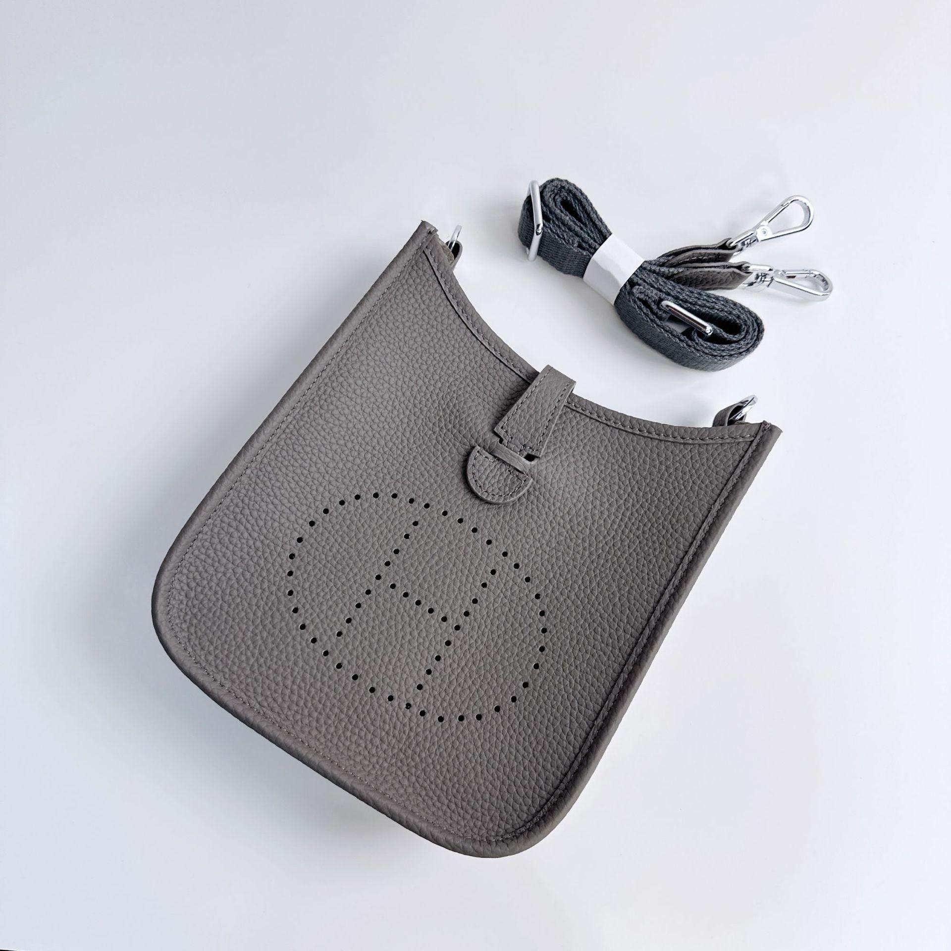 

Aomen Bao Женская сумка через плечо из натуральной кожи Высококлассная сумка-тоут из коровьей кожи с H-пряжкой, полая плетёная сумка с одним отделением 18x6x19cm темно-серого