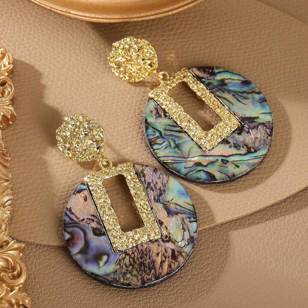 French Retro Seashell Luxury Earrings: Fashionable High-End Ear Drops for Unique Style
