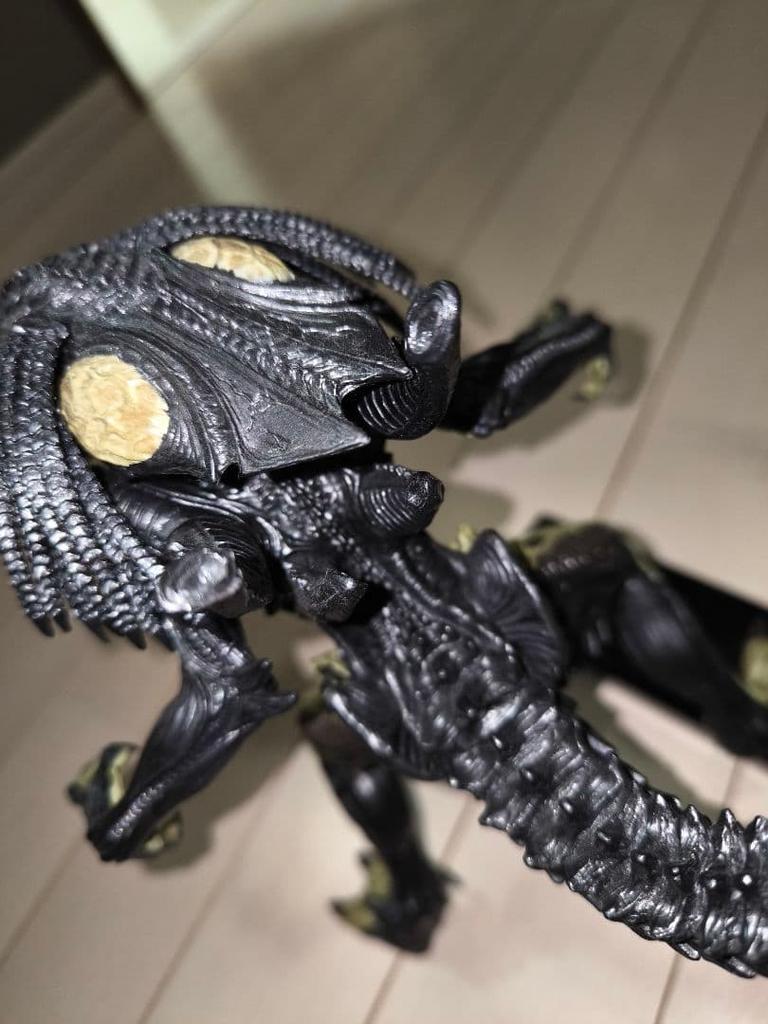 [USED] AVP2 Alien Vs Predator Predalien Bride Figure