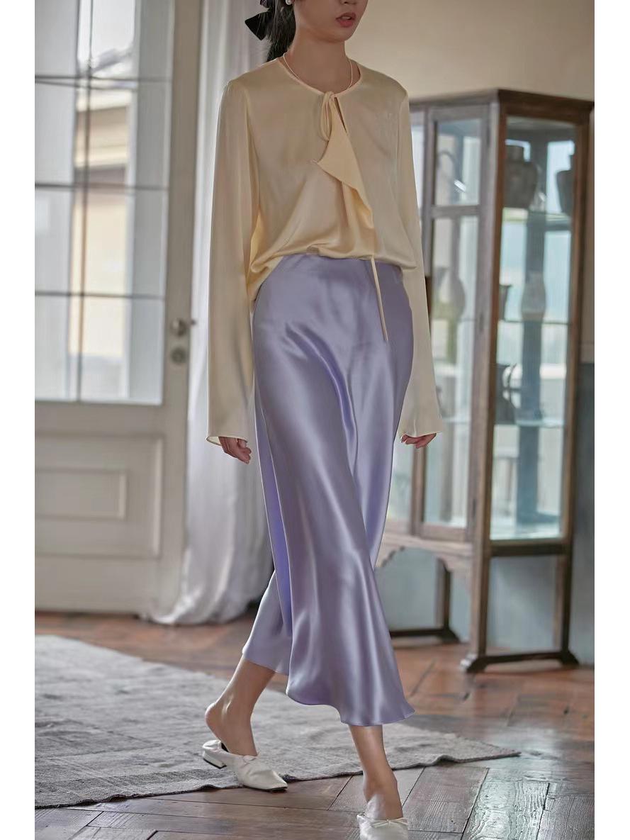 

Юбка А-силуэта из ацетатного сатина Commuse Memory: Шелковистая драпировка, эластичная талия, миди-длина. Medium (M) пурпур