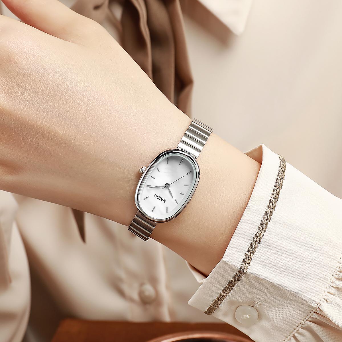 

Ladies exquisite high-value bar scale oval dial bamboo style steel strip quartz watch. срібний