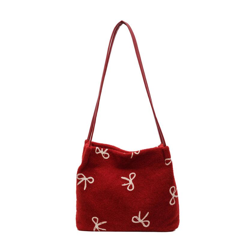 A Niche High-appeartion-level Bag, A Large-capacity Single-shoulder Tote Bag, and A Fashionable Commuting Underarm Bag