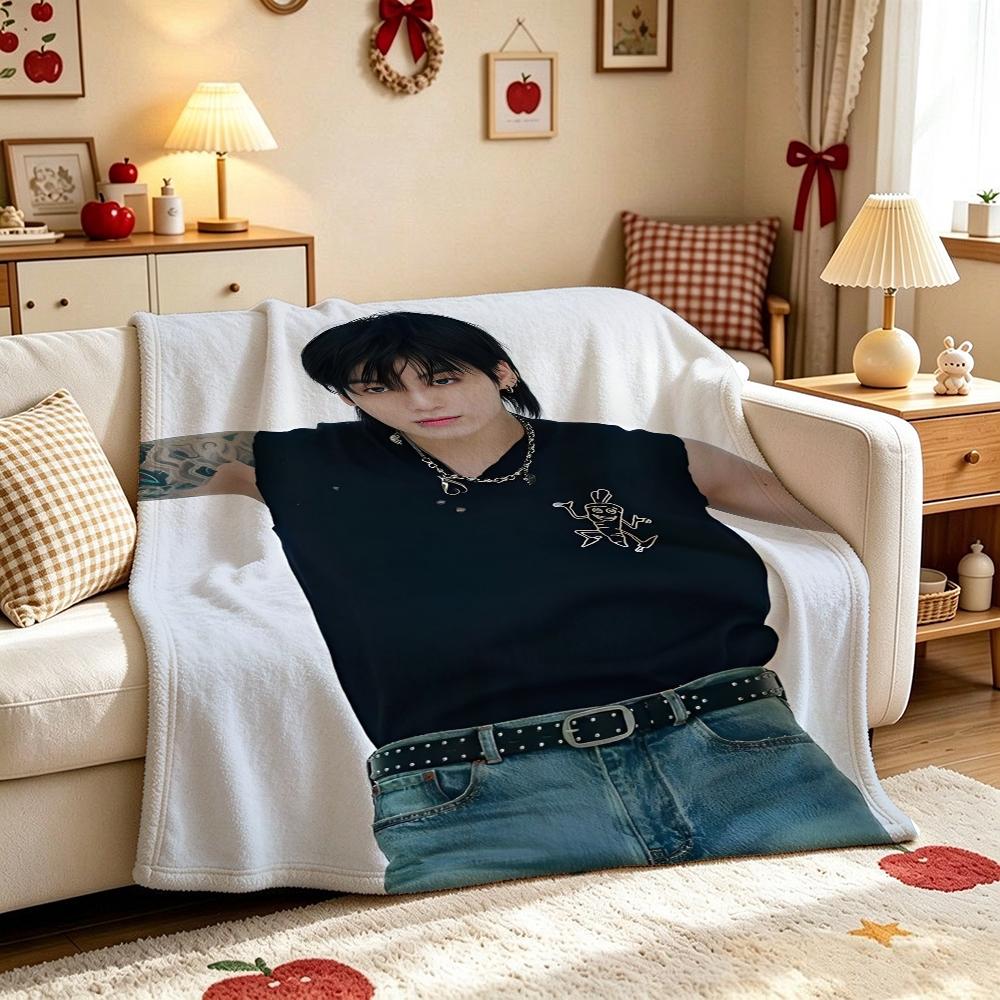Edgy Fashion Style Black Theme Blanket Suitable For All Seasons For Outdoor Travel Home Decor Valentine'S Day Gift