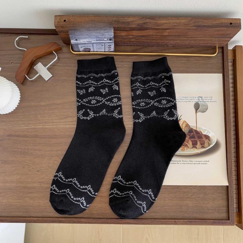 

Женские весенне-летние ретро хлопковые носки-гольфы с тотемным цветочным рельефом 1 pair чёрный