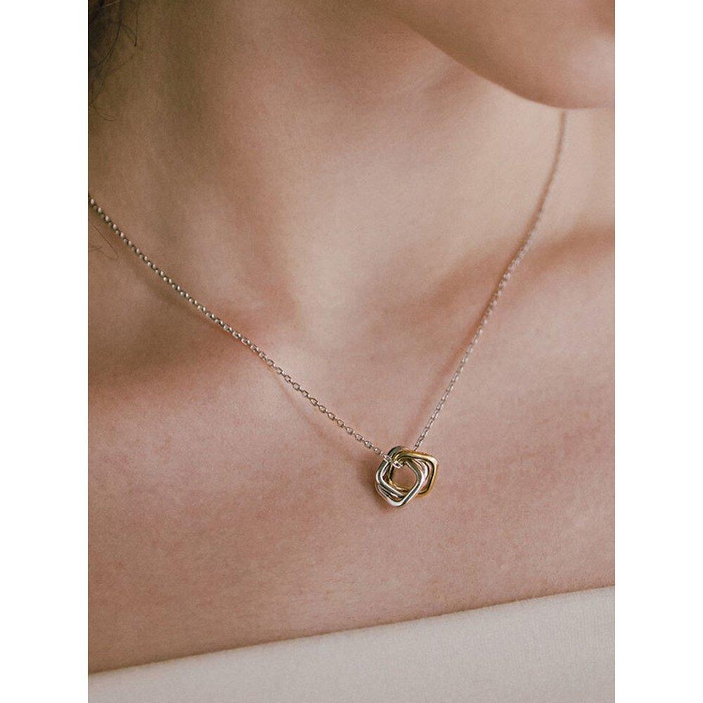 

[Byhyeres] Silver (C) Moving Square Necklace Bh7N40700C9450