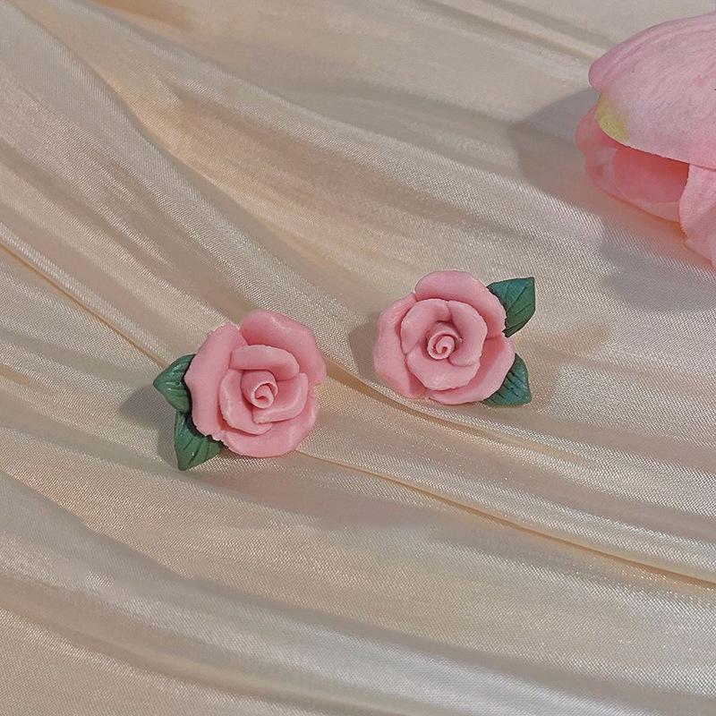 Koreanische rosafarbene Harzblumen-Herz-Ohrstecker - Elegant & Modisch
