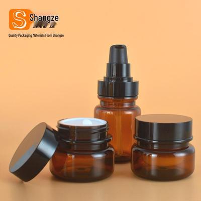 Lagerndes Kosmezeutisches Set: 30g Braunglas-Cremetiegel, 40ml Lotionflasche, 60g Flasche, 150ml Professional Line Flasche