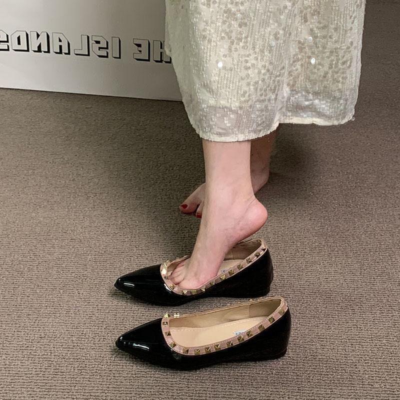 

Spring new rivet shoes pointed single shoes women s flat bottom shallow mouth patent leather willow soft bottom boat shoes flat heel women s shoes 40
