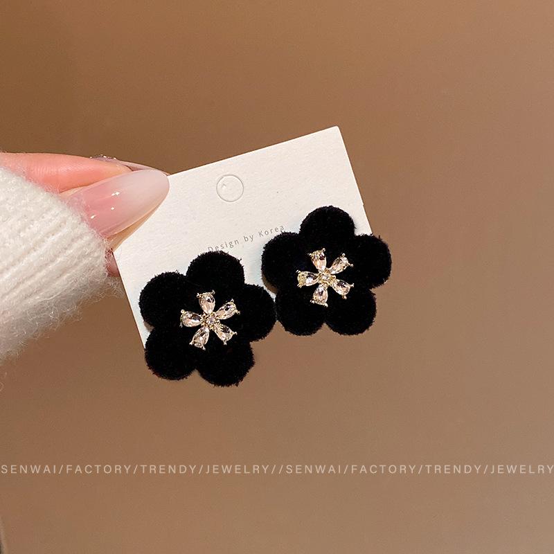 Autumn and winter new flocking flower earrings light luxury niche high-end geometric stud earrings fashion versatile temperament earrings
