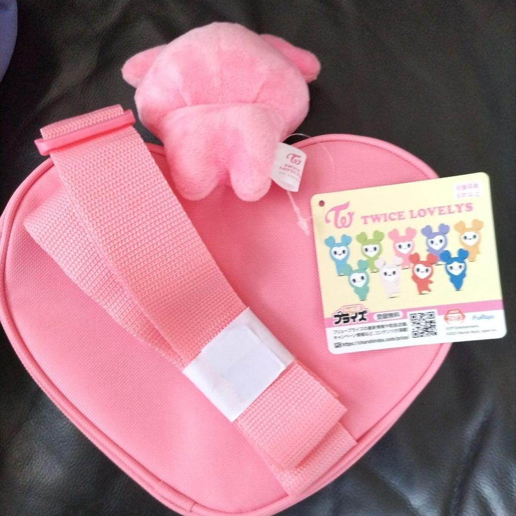 [USED] *TWICE LOVELYS Pyokokyun Body Bag Momo