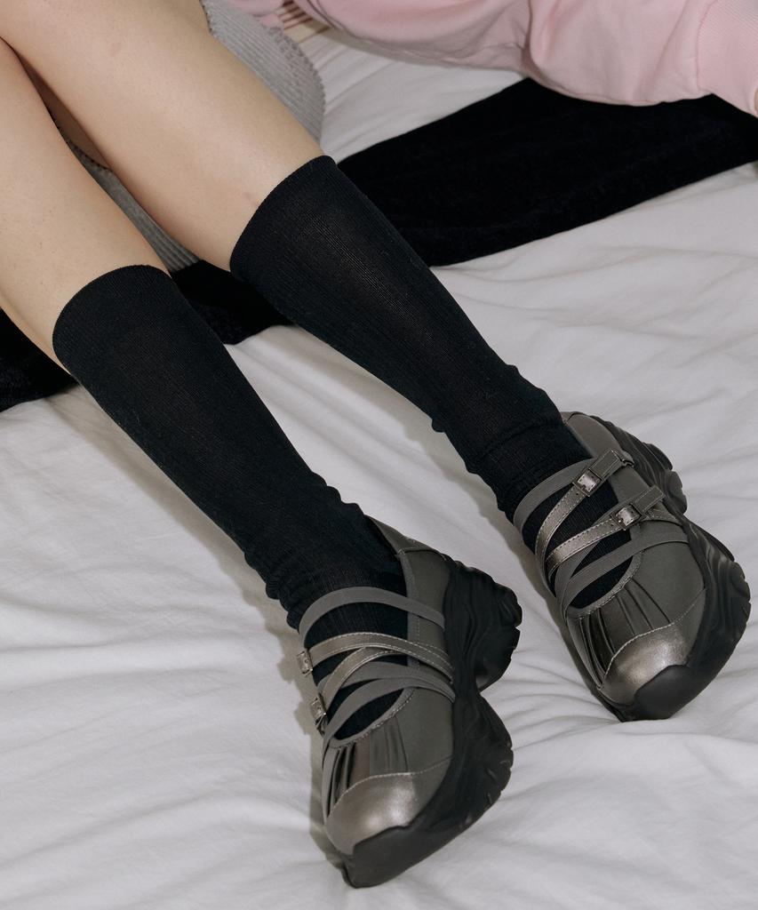 Jilbaijilseutyueoteu [Liv] Thin Silk Yarn Socks - 3 Colors