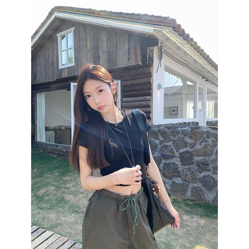 Spice girl open-navel short-sleeved T-shirt for women, summer new sweet and spicy style short atmosphere black bottoming shirt top