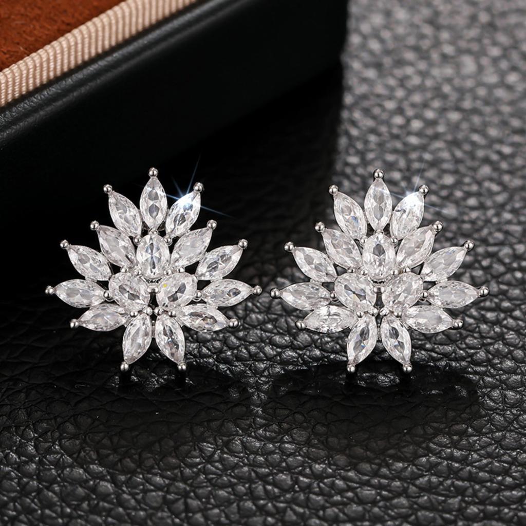 Marquise-Schliff Florale Zirkon-Ohrringe Zierliches Nischen-Design Ohrringe