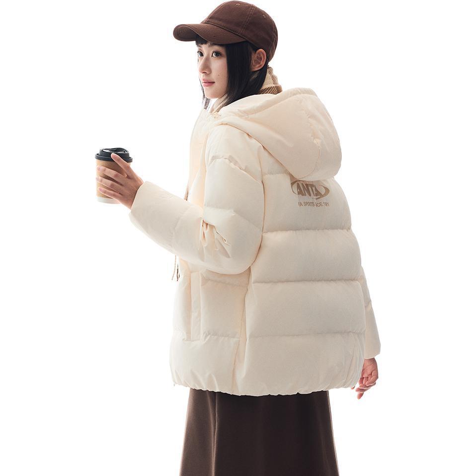 Anta Serie Stile di Vita Sportivo Serie Pioniere Cerniera con Lettere Felpata Comoda Traspirante Ampia Giacca in Piumino Capospalla Donna Vaniglia Crema 962448905-2