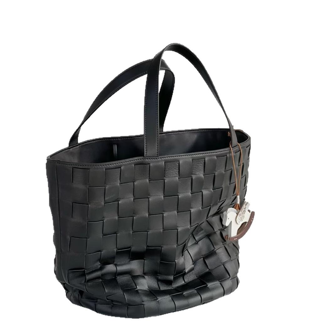 Hand-woven First Layer Sheepskin Niche Shoulder Bag Large Capacity Vegetable Basket Tote Bag Shopping Bag High-end Women's Bag
