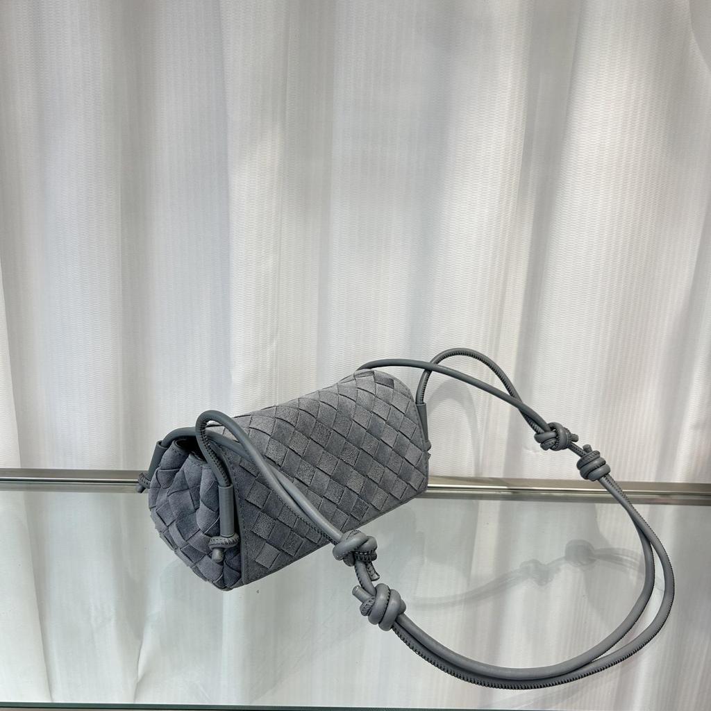 Sac bandoulière carré rétro en cuir de vachette dépoli avec bandoulière réglable