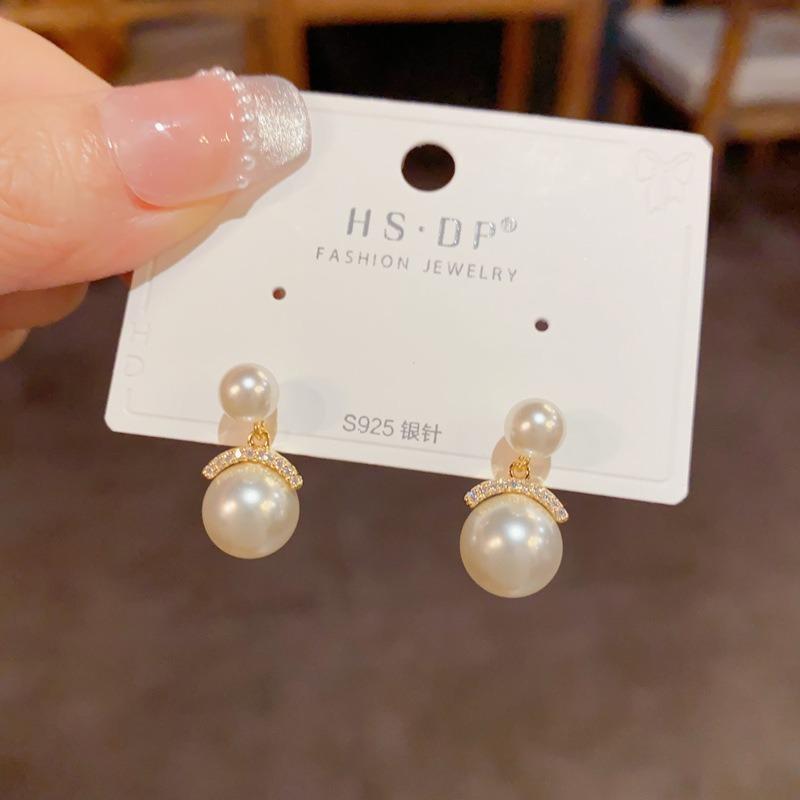 Fashion Design Rhinestone Inlaid Pearl Stud Earrings For Women
