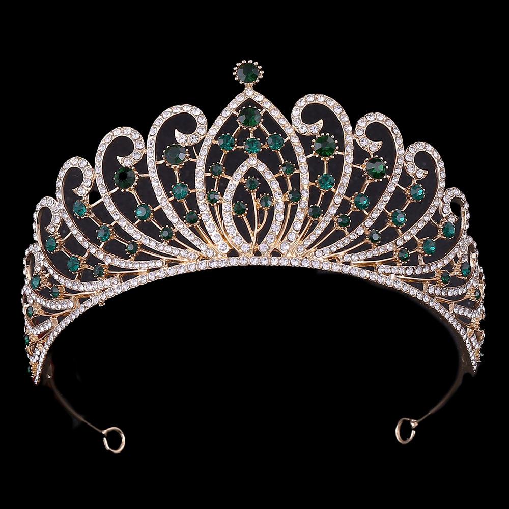 The Bride's Crown Is A Popular Wedding Headwear in Europe and America It Is A Luxurious Baroque Alloy Crown Set with Rhinestone