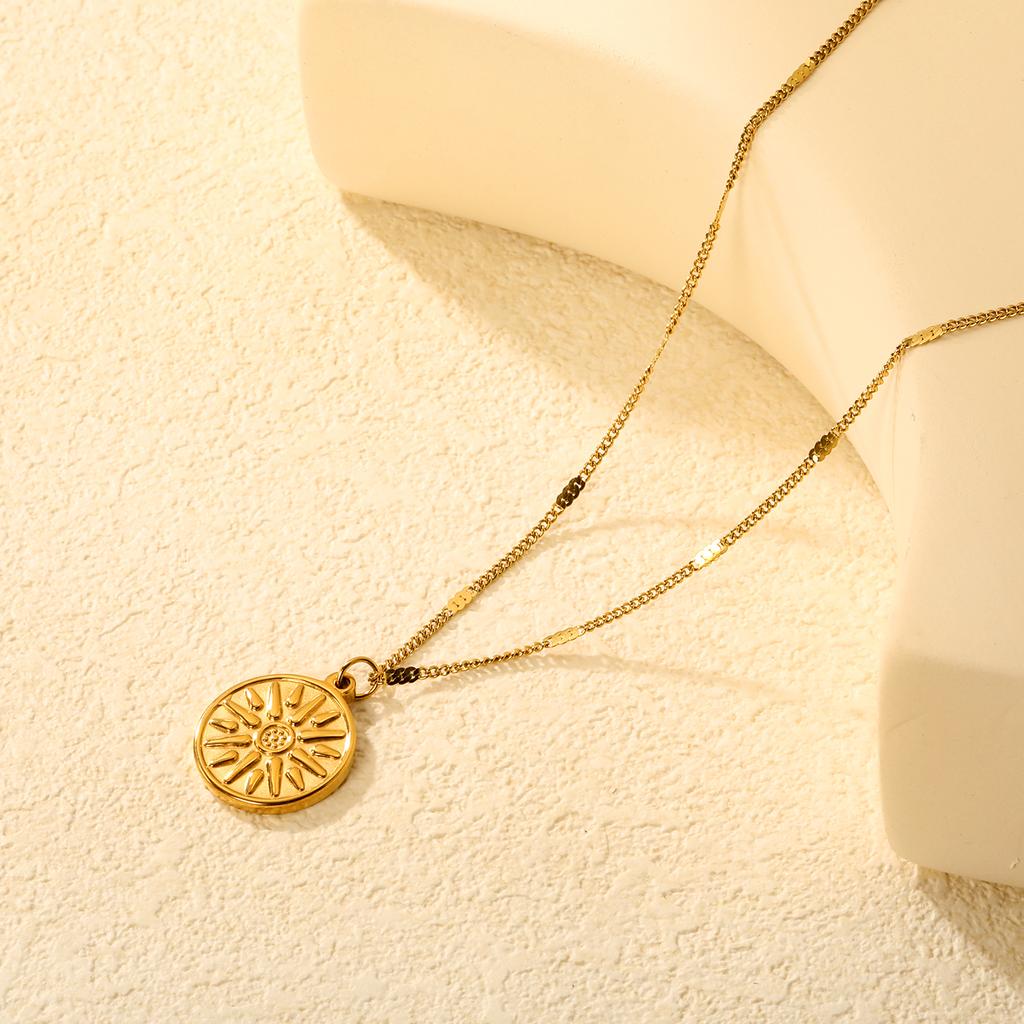 Stainless Steel Fashion Unisex Sun Disc Pendant Necklace For Girls Jewelry Classic Design INS Waterproof Daily Accessory Gift