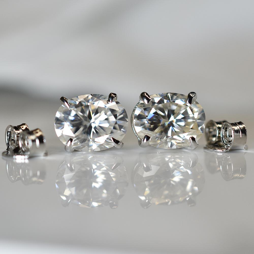 

CERTIFIED 12.8 Ct Synthetic White Moissanite Stunning Oval Cut Earring Pair MY.ER-10-NS 17.8 mm approx білий