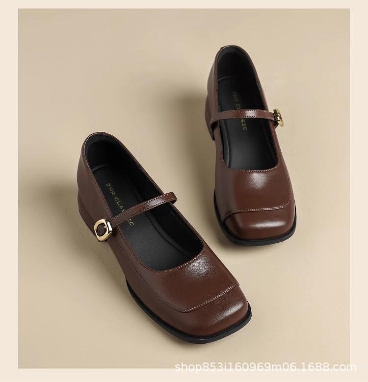 

Mary Jane shallow mouth uniform single shoes women s 2025 autumn new models with skirts French temperament square head one-word small leather shoes 40 коричневий