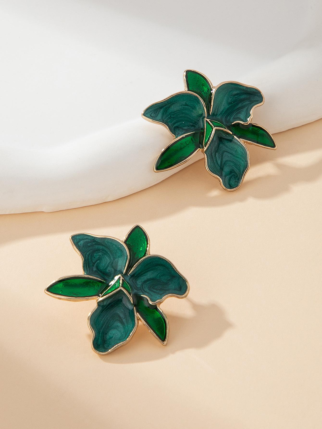 Chic Floral Drip Oil Alloy Stud Earrings - Versatile European & American Style зелёный