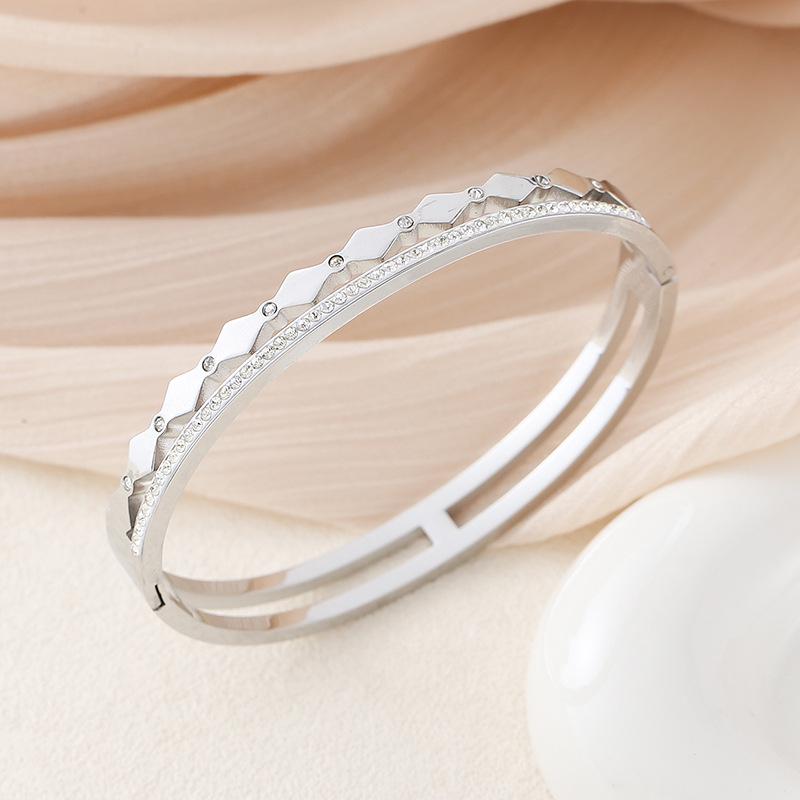Rhombus Rhinestone 18K Gold-Plated Titanium Bracelet for Women