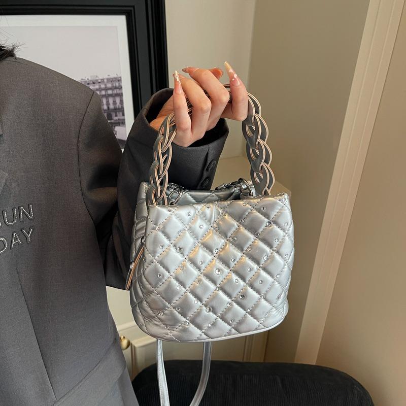 Large Capacity Bag Women's New Diamond Niche Design Shoulder Messenger Bag Commuter Bag Bucket Bag